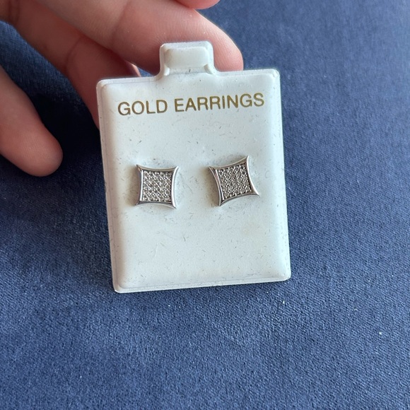 10karat white gold stud type earrings beautiful pair